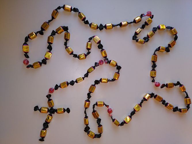 Rosenkranz aus Bonbons