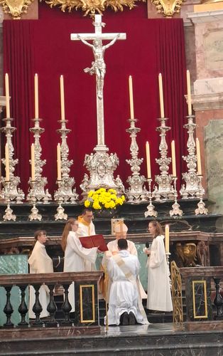 Unsere Minis in der Hofkirche