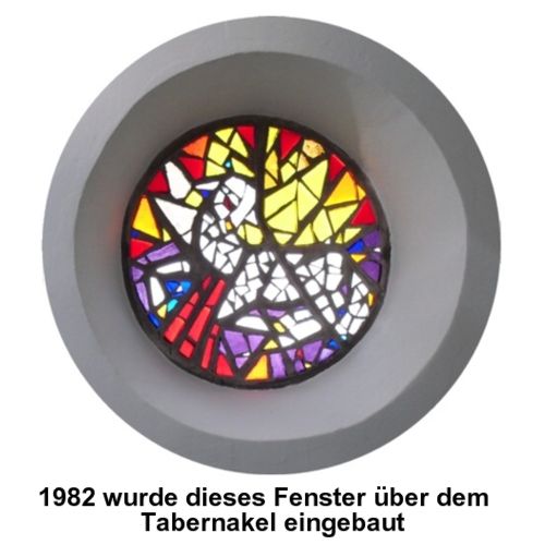 Fenster über dem Tabernakel