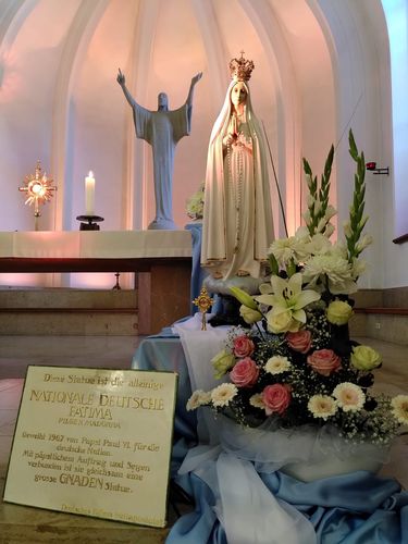 Symbolbilder für die Anbetung - Altar, Kreuz