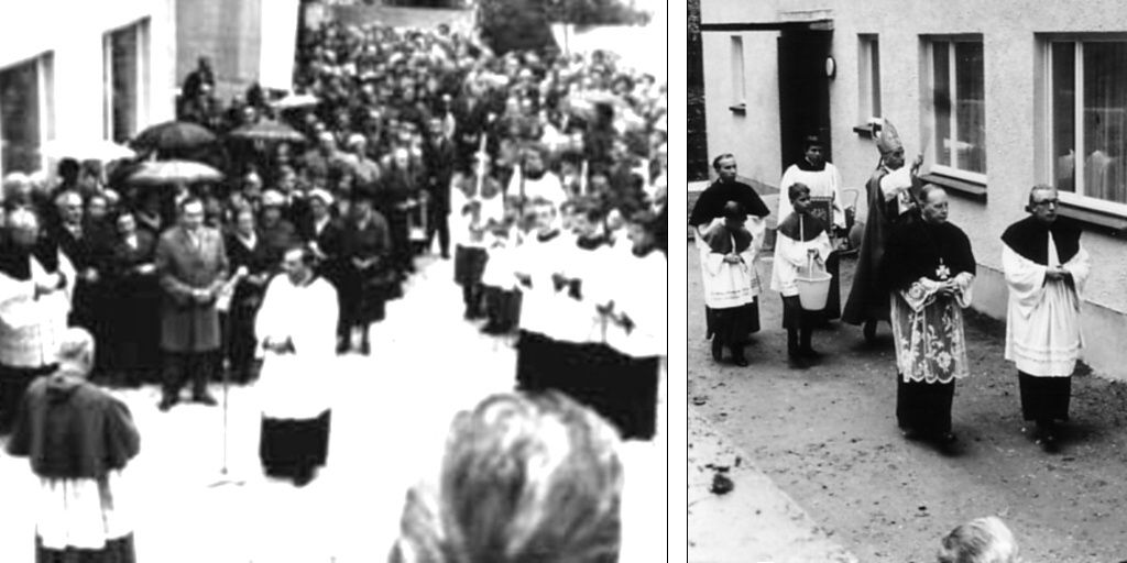 Menschen auf dem Kirchenvorplatz