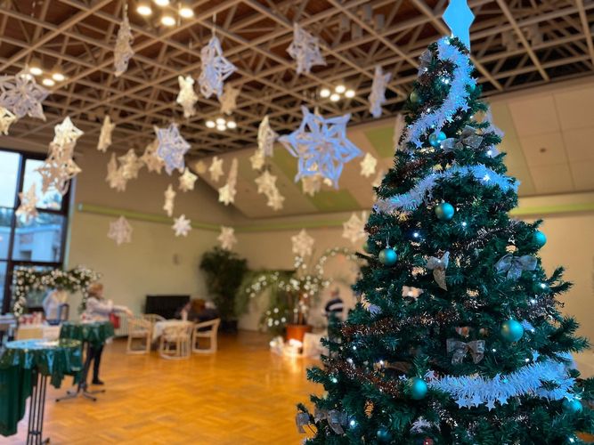 Weihnachtlicher Saal bei Koinonia Johannes der Täufer