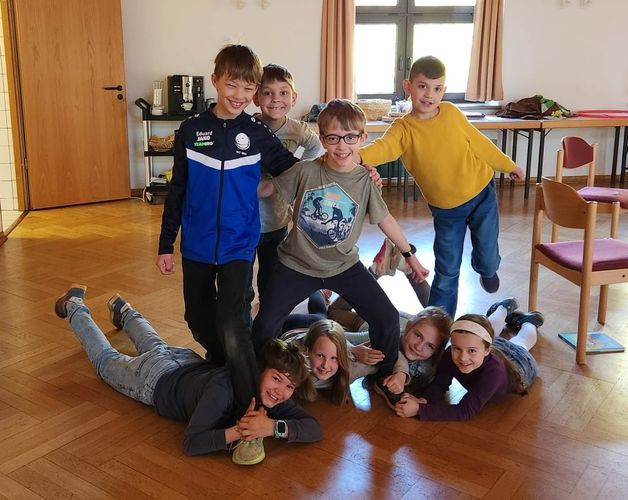 Vorjuniorjugend bei einem Festhaltespiel