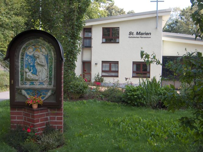 Ein schönes Marien-Relief (Majolika)